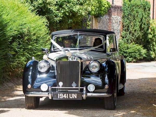 Front view of our Royale Windsor on a wedding with the Bride and Groom