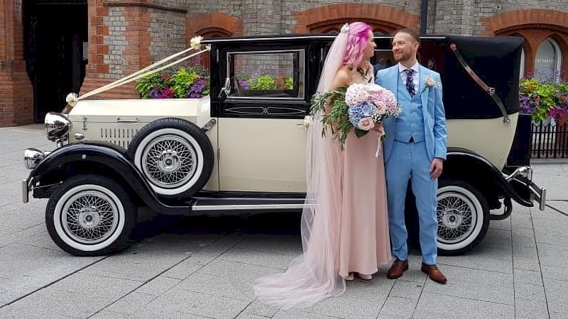 Viscount wedding limousine with the bride and groom at Reading Town Hall